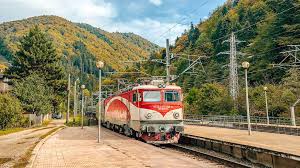 Manastirea curtea de arges se afla pe bulevardul basarabilor nr. 12 Locuri Faine Unde PoÈ›i Ajunge Cu Trenul Din BucureÈ™ti Locul De La Geam