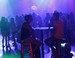 (1) 1der aufenthalt in gaststätten darf kindern und jugendlichen unter 16 jahren nur gestattet werden, wenn eine personensorgeberechtigte oder erziehungsbeauftragte person sie. Disco Ab 12 Teenies Feiern Im Kaminwerk