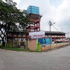 Graduan kolej vokasional berpeluang untuk ke ipta, ipts, dan institut latihan kemahiran awam dan swasta, atau terus ke alam pekerjaan.selain itu, graduan program tvet mampu menguasai pengetahuan dan kemahiran praktikal dengan lebih baik berbanding graduan program akademik. Kolej Vokasional Datuk Mardhiyyah Homestay Alor Gajah Facebook