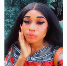 TATA LARA ! Bon chic bon genre ( BCBG ), j'aime bien m'habiller en costume  classe ( De luxe ). Dieu m'a fait grâce, j'ai un bon boulot, une bonne  maison, une