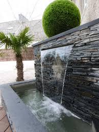 L'aménagement d'un petit jardin est souvent affaire d'organisation et d'optimisation de l'espace. Amenagement D Un Petit Jardin Avec Une Fontaine Vannes 3d Paysage