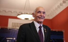 Надо держать форму, иначе молодежь может выпихнуть. Putin Pozdravil Vasiliya Lanovogo S 87 Letiem Obshestvo Rbk