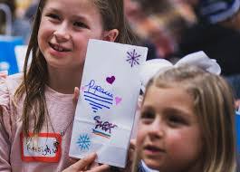 Deon Gray's Instagram, Twitter & Facebook