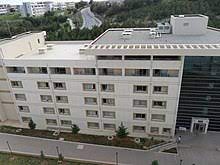 It has about 25,000 students, 1,405 academic staff, and. Mersin University Wikipedia