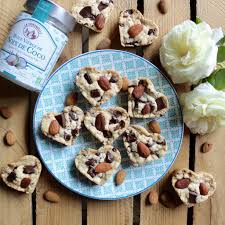 Cookies A L Huile De Coco Chocolat Et Amandes Le Pays Des Gourmandises En 2020 Cookies Recette Cookies Et Biscuits Alimentation