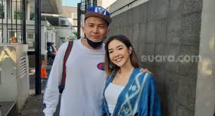 Wijin dan gisel tampaknya sudah saling mengenal keluarga satu sama lain. Wijin Tetap Cinta Meski Gisella Anastasia Akui Video Syur Dengan Nobu