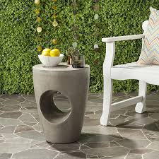 Item ships from third party seller: Amazon Com Safavieh Outdoor Collection Aishi Modern Concrete Dark Grey Round 17 7 Inch Accent Table Garden Outdoor