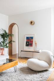 The Socialite Family Pieces Chinees Et Banc Panchina The Socialite Family Dans Le Salon De Chrysoline De Gastines The Interior Interior Design Home Decor Styles