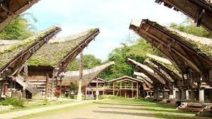 Rumah panggung sunda yang asli terbuat dari kayu atau anyaman bambu dengan atapnya berasal dari daun ijuk. Ternyata Rumah Adat Sulawesi Selatan Ada Lima Rumah Com
