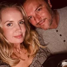 Hope this is ok to post but here's a pic of me at some point in the early  90s with my old Burton Air, hard bindings and boots were all there was