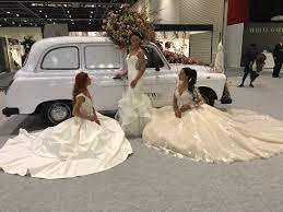 Wedding dress sales, sample sales, designer days & news. What Is A Trunk Show The Wedding Hq