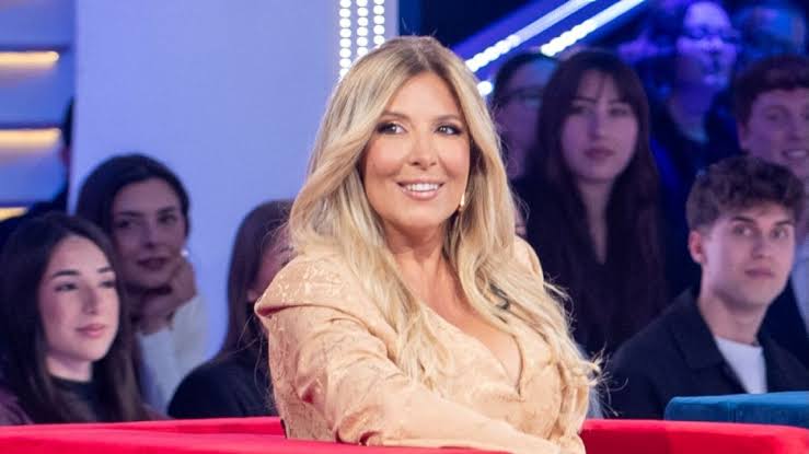 Selvaggia Lucarelli in pole all'Isola dei Famosi: Chiofalo naufrago