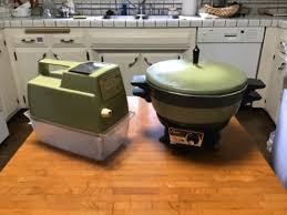 Apr 30, 2020 · the 9 best olive oils for any kitchen, according to our food editors with organic picks as well as budget buys, these are the best olive oils to use on pastas, salads, and everything else. K 111 Mid Century Olive Green Kitchen Appliances Ice Crusher Oster Super Pan Estatesales Org