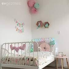 Biz de bunun için en güzel çocuk odası için kendin yap fikirleri ve projelerini bir araya getirdik. Cocuk Odasi Dekorasyonu Icin 18 Basit Kendin Yap Proje Fikri Ev Gezmesi