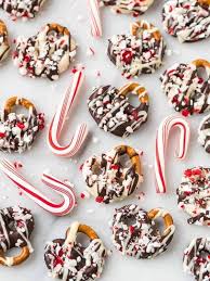 Their red and white stripes make us think of jingle bells and caroling and we jump at any opportunity of incorporating them into our perfect peppermint candy decorations. Chocolate Covered Pretzels With Peppermint