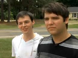 Texas: Couple Ejected From Eatery for Touching Legs Under Table