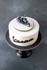 Vespa Torte Mit Modellierter Vespa Aus Fondant Und Schriftzug Vespa Kuchen Torte Fur Manner Motivtorten Geburtstag Mann