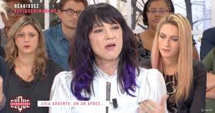 Oui nicola sirkis et bien marié, à une jeune femme de 28 ans, il serait marié depuis 2008, elle serait été aperçu avec lui en 2014 devant un l'hôtel ,certains fans sont sous le choc de cette annonce. Laisse Moi Tranquille Asia Argento Tres Agacee Par Les Questions De Mouloud Achour Sur L Affaire Jimmy Bennett Puremedias