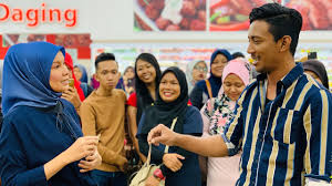 Ketuk ketuk ramadhan apek khairul fahmi. Fendy Bakry Ketuk Ketuk Ramadan 2019 Giant Senawang Youtube