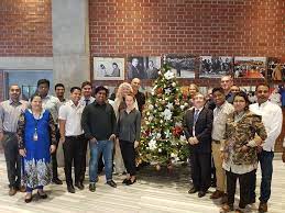 L'ambassade de france à dhaka (bangladesh) est l'une des 100 représentations étrangères à dhaka et fait partie des 136 représentations étrangères dans le pays bangladesh. Christmas Is On The Way At The Franco German Embassy In Dhaka Ambassade De France Au Bangladesh French Embassy In Dhaka Facebook