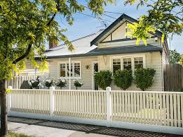 Pin By Kelly Fitzpatrick On Housefronts Green Roof House Facade House Weatherboard House