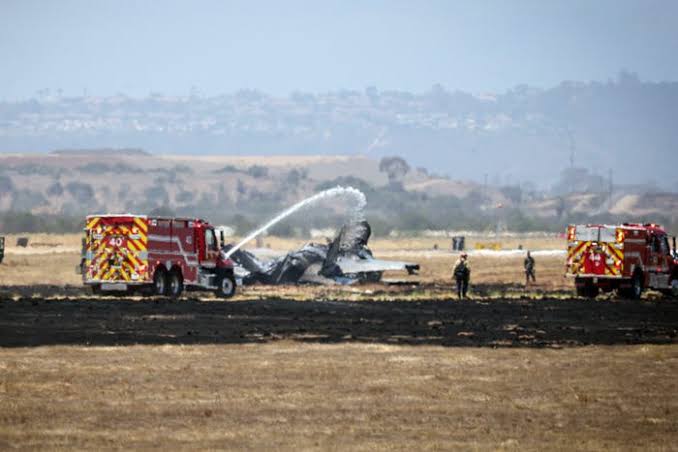 Fighter jet crashes near Marine base in San Diego
