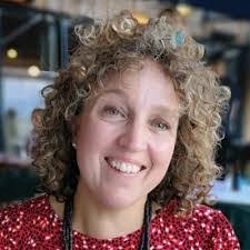 Heidi Gillett's Instagram, Twitter & Facebook