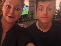 I been knowing this woman LaCrista Briggs for TWENTY YEARS! 20!! And tell  me why she looks the exact damn same 😂. Anyway y'all WE GOT HER MARRIED!!  Ti this kinda cool