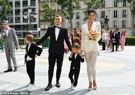 Début janvier, jessica aidi révélait aux internautes que son compagnon marco verratti l'avait demandée en mariage. 1b Ughcycic6km
