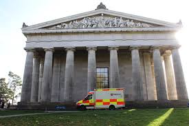 Ausgangsbeschränkungen bleiben von 20 bis 6 uhr aufrecht. Frau Bei Walhalla Sturz Schwer Verletzt Pfaffenhofen Today