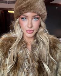 Hannah Palmer's Instagram, Twitter & Facebook