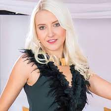 Helena Moeller Age, Bio, Net Worth, Height, Weight, Videos, Photos, Wiki  and More | Adult film actress, Model, Actresses