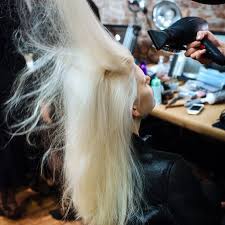 Kandasamy and adams both recommend taking small portions within the sections of your hair and saturating the strands to make sure the hair is completely covered. How To Bleach Hair At Home For Blonde Look No Damage