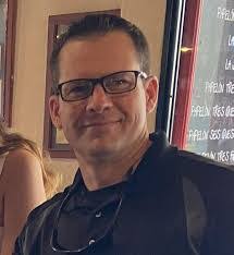 Lee Bessette's Instagram, Twitter & Facebook