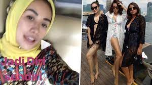 Sehingga tidak ada jahitan samping pada model baju. Buka Tutup Hijab Dan Pakai Baju Belahan Dada Rendah Artis Ini Dicibir Netizen Begini Tanggapan Dia Tribun Jatim