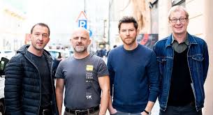 Komedie prvok, šampón, tečka a karel natočil spisovatel patrik hartl na motivy své stejnojmenné knižní prvotiny. Vojna Proti Krize Stredneho Veku Vo Filme Prvok Sampon Tecka A Karel Kinema Sk