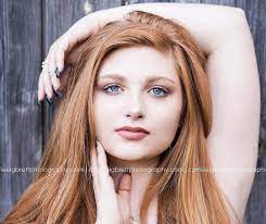 Did You Know That Having Red Hair Blue Eyes Is The Rarest Combination In The World It S A Fact Gianna Isn T Just Stunning Red Hair Blue Eyes Red Hair Photog