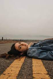 28 Fancy And Creative Portrait Photo Ideas You Must Have Fancy Ideas About Everything Model Poses Photography Portrait Photography Poses Photoshoot Poses