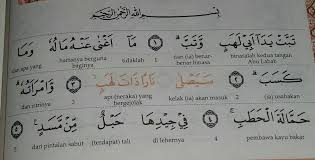 Surat ini terdiri atas 5 ayat dan termasuk surat makiyyah. Foto In Surat Al Lahab Dan Artinya Tapi Di Buku Tulis Brainly Co Id