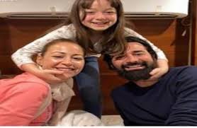 احتفلت الفنانة منة شلبي بعيد ميلادها الـ39، وسط الأصدقاء وعدد من زملاء الوسط الفني، إذ شارك المخرج الشاب محمد شاهين متابعيه عبر حسابه الرسمي على تطبيق تبادل الصور والفيديوهات «إنستجرام»، صورًا من الحفل. Ø¨ÙˆØ§Ø¨Ø© Ø§Ù„Ø£Ù‡Ø±Ø§Ù…