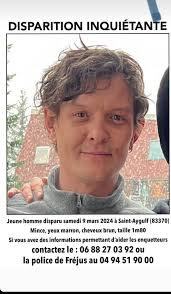 ⚠️ Un jeune fréjusien a disparu depuis samedi soir. ➡️ La Ville s'associe  aux recherches en vous demandant de signaler toute information utile,  permettant d'aider les enquêteurs.