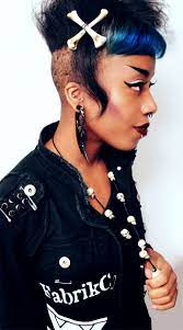 It was the era of punk (and big experimental hair). Blackfashion By Javii Afro Goth Short Punk Hair Afro Punk