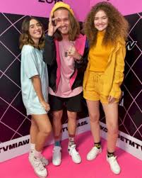 verso 1 ela riu do meu cabelo sem me conhecer e eu que sou um cara esperto já colei pra ver qual que era da morena com sorriso lindo do. Anavitoria E Vitor Kley Em Parceria Na Bela Pupila Portal Sucesso