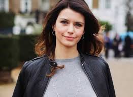 تقرير عن الممثلة التركية بيرين سات Beren Saat