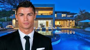 Ha puesto a la venta su casa de manchester (donde jugó seis temporadas). Las Casas Mas Hermosas Y Caras De Cristiano Ronaldo 2018 Youtube
