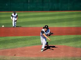 Asher attacks: Valley shortstop's base-clearing double leads Monarchs to  9-8 comeback victory