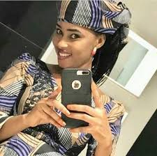 Bilkisu shema tasa kayan dasuka fidda tsiraichinta inda take rawan banza #kwana chasa'in #kannywood. Bilkisu Shema Allah Ya Amshi Ibadunmu Facebook