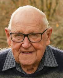 Les Leslie's Instagram, Twitter & Facebook