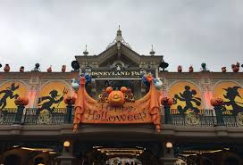 Remplissez le formulaire et après validation votre lien apparaîtra sur le site ! Halloween A Disneyland La Magie Au Cours Des Saisons Mon P Tit Tresor