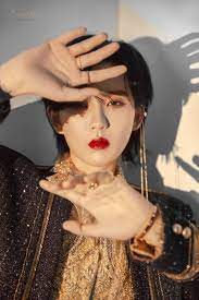 Lu Keran Korean Idol Holographic Blue Beauty